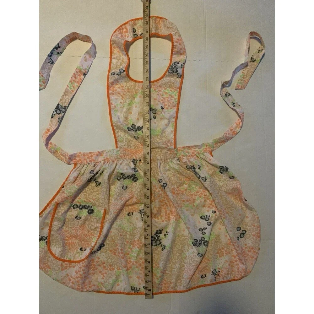 Vintage Handmade  Flowered  with pocket Farm House  Full Kitchen Grandma Apron